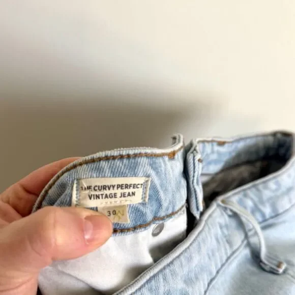 Madewell Curvy Perfect Vintage Jean - Light Wash | Size 30 - Picture 7 of 9